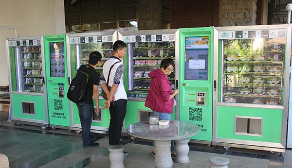 自動(dòng)售貨機(jī)進(jìn)入酒店提高服務(wù)質(zhì)量！